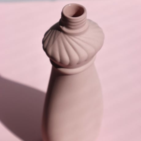 "Foekje Fleur" porcelain bottle vase - powder -