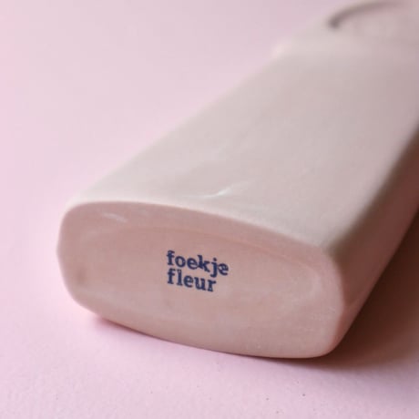 "Foekje Fleur" porcelain bottle vase - powder -