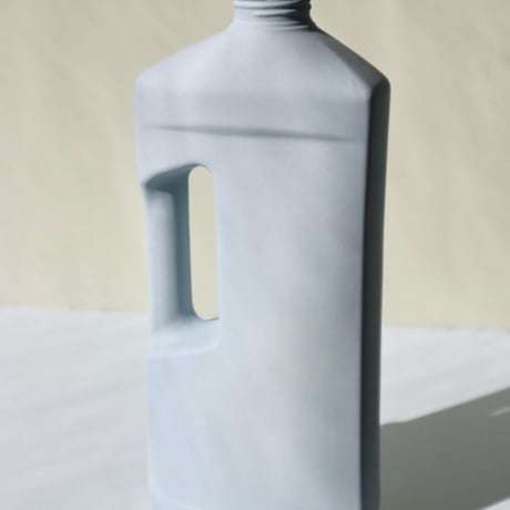 "Foekje Fleur" porcelain bottle vase - light blue -