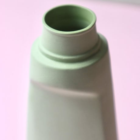 "Foekje Fleur" porcelain bottle vase - dark green -