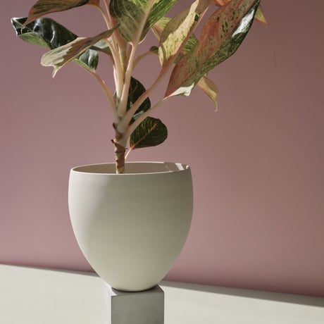 "Light&Ladder" ELEVA Porcelain + Concrete Planter - snow -