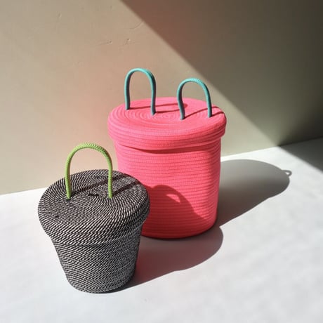 "UGLY RUGLY" SMALL LOOPY LID BASKET - STRIP -
