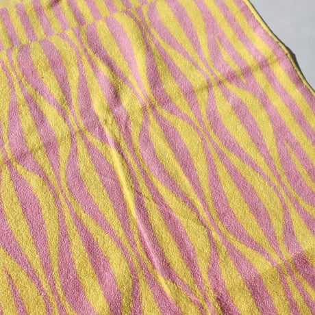 "KJP" HENNY BATH TOWEL - Rhubarb + custard -