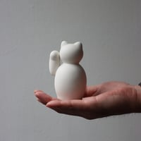 " KIKUCHI SHUNJI / 菊池 俊治 " manekineko ( 右片手 ) - white