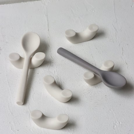 " KIKUCHI SHUNJI / 菊池 俊治 " cutlery rest