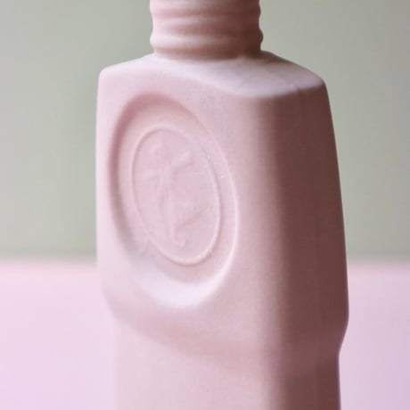"Foekje Fleur" porcelain bottle vase - powder -