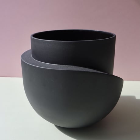 "Light&Ladder" VAYU Ceramic Floor Planter - coal -