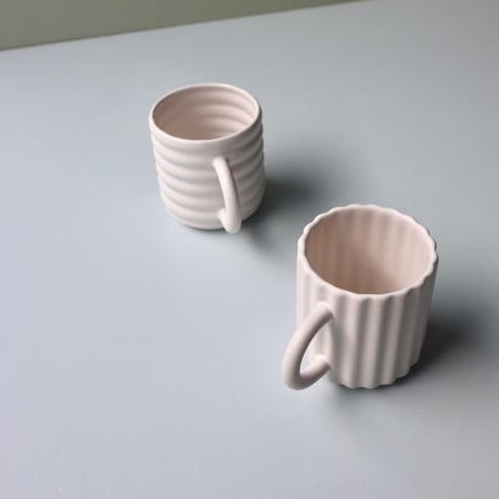 "FORM & SEEK" Ripple Mugs SET - White -