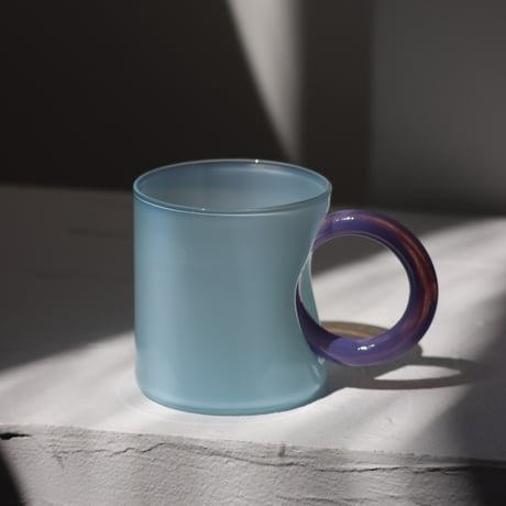 miwa itouピンク ガラスカップ 青い持ち手付き miwa itouピンク ガラスカップ 青い持ち手付き 抽選販売 by