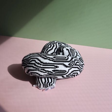 "Zebra Knits" MR WIGGLE - Black & White - (SMALL）