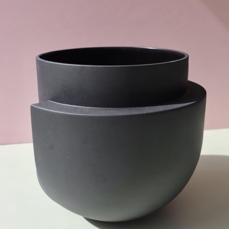 "Light&Ladder" VAYU Ceramic Floor Planter - coal -