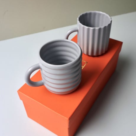 "FORM & SEEK" Ripple Mugs SET - Grey -
