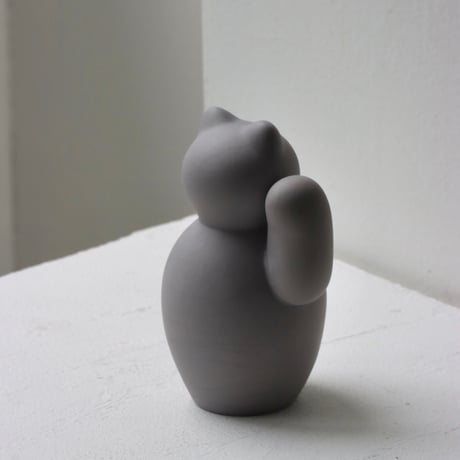 " KIKUCHI SHUNJI / 菊池 俊治 " manekineko ( 左片手 ) - gray