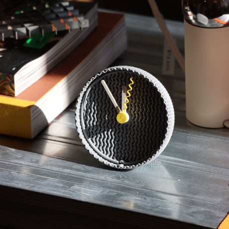 "SHINKOGEISHA / 新工芸舎" TILDE - Desk Clock - Grey
