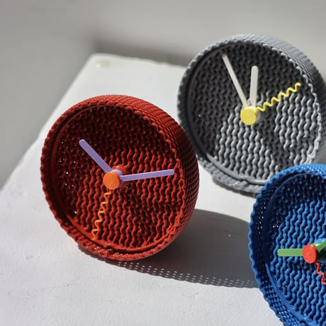 "SHINKOGEISHA / 新工芸舎" TILDE - Desk Clock - Red