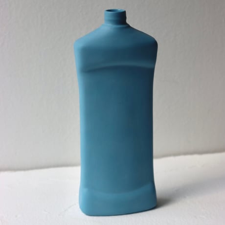 "Foekje Fleur" porcelain bottle vase - bright sky -