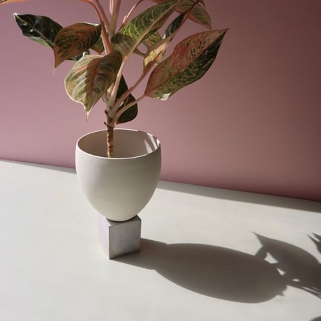 "Light&Ladder" ELEVA Porcelain + Concrete Planter - snow -
