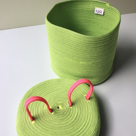 "UGLY RUGLY" MEDIUM LOOPY LID BASKET - GREEN -
