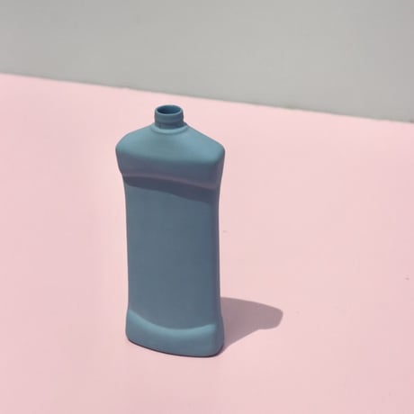"Foekje Fleur" porcelain bottle vase - bright sky -