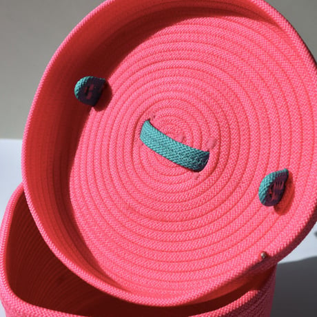 "UGLY RUGLY" MEDIUM LOOPY LID BASKET - PINK -