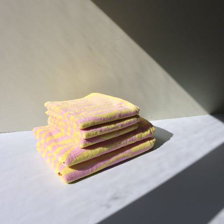 "KJP" HENNY BATH TOWEL - Rhubarb + custard -