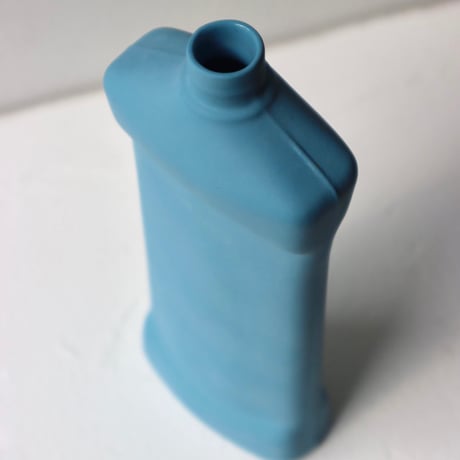 "Foekje Fleur" porcelain bottle vase - bright sky -