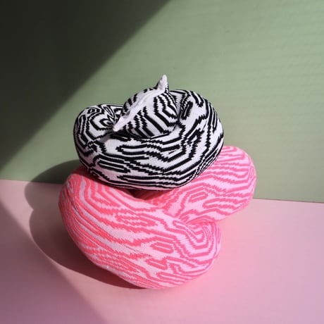 "Zebra Knits" MR WIGGLE - Black & White - (SMALL）
