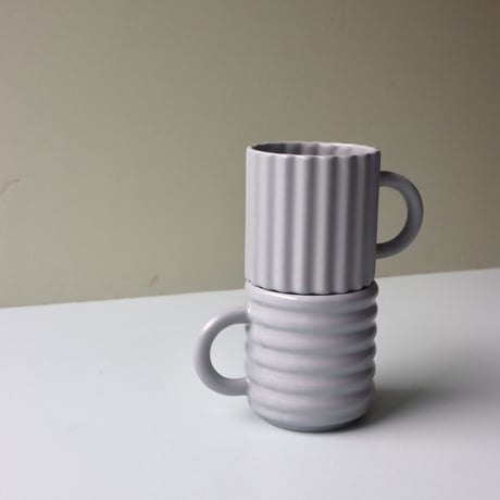 "FORM & SEEK" Ripple Mugs SET - Grey -