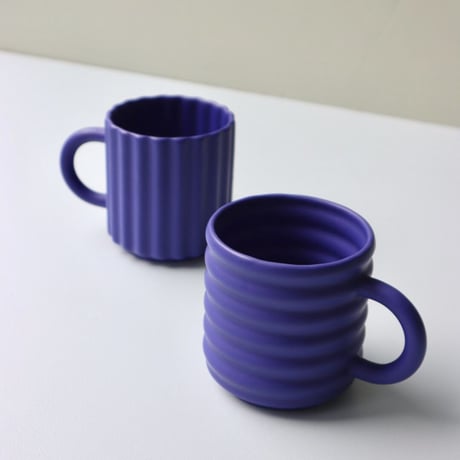 "FORM & SEEK" Ripple Mugs SET - Cobalt -