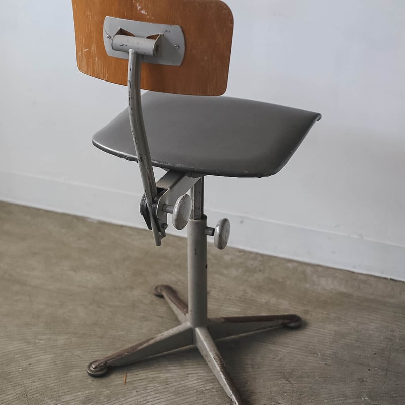 Friso Kramer フリソクラマー　ドラフティングチェア　（直接手渡し可） Friso Kramer Drafting Arm Chair for Ahrend de Cirkel / Wine