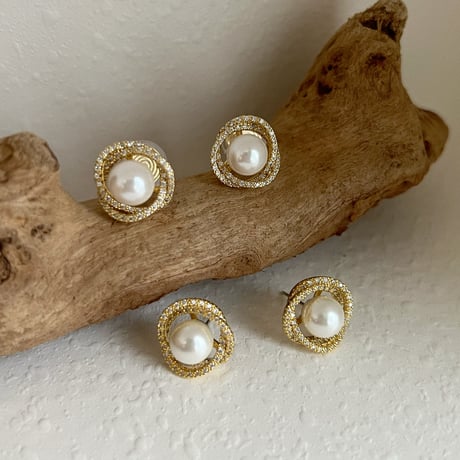 pearl roll ピアス　イヤリング