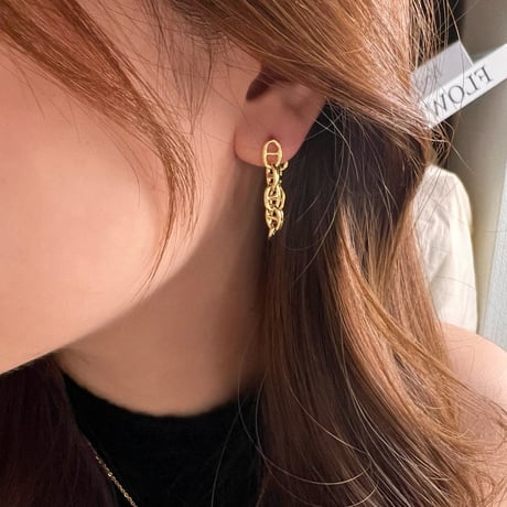 chain ピアス