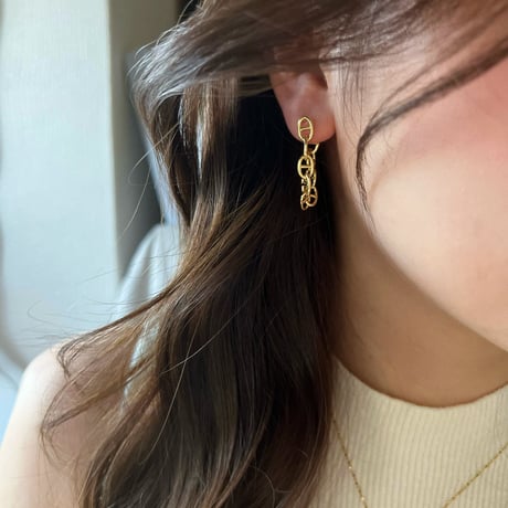 chain ピアス