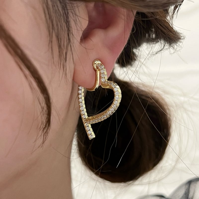 627】ビジューとハートのピアス／イヤリング 627】ビジューとハートの