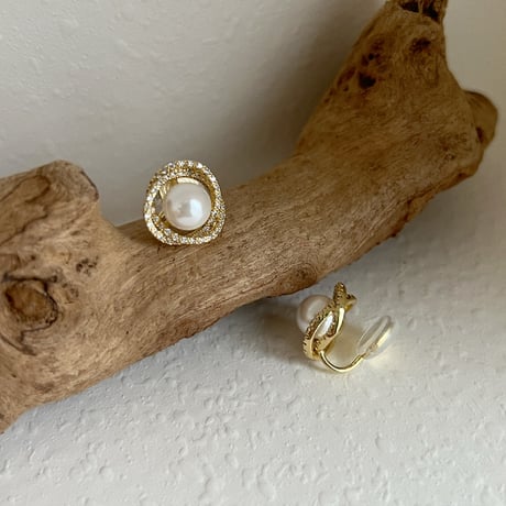 pearl roll ピアス　イヤリング