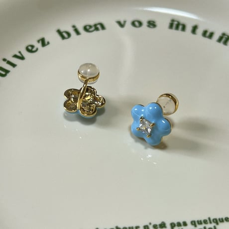 light blue flower イヤリング