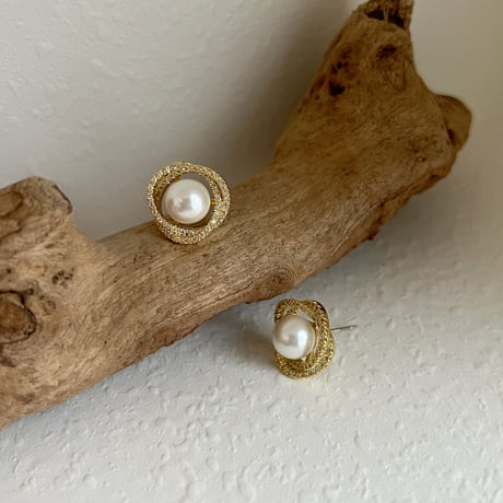 pearl roll ピアス　イヤリング