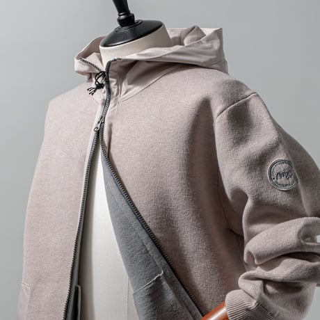 MOCO [ 21-3242910 ] Modal core spun yarn*ｳｰﾘｰﾎﾟﾘｴｽﾃﾙ【ﾌﾙZIPﾌｰﾃﾞｨー】- ﾍﾞｰｼﾞｭ(52)