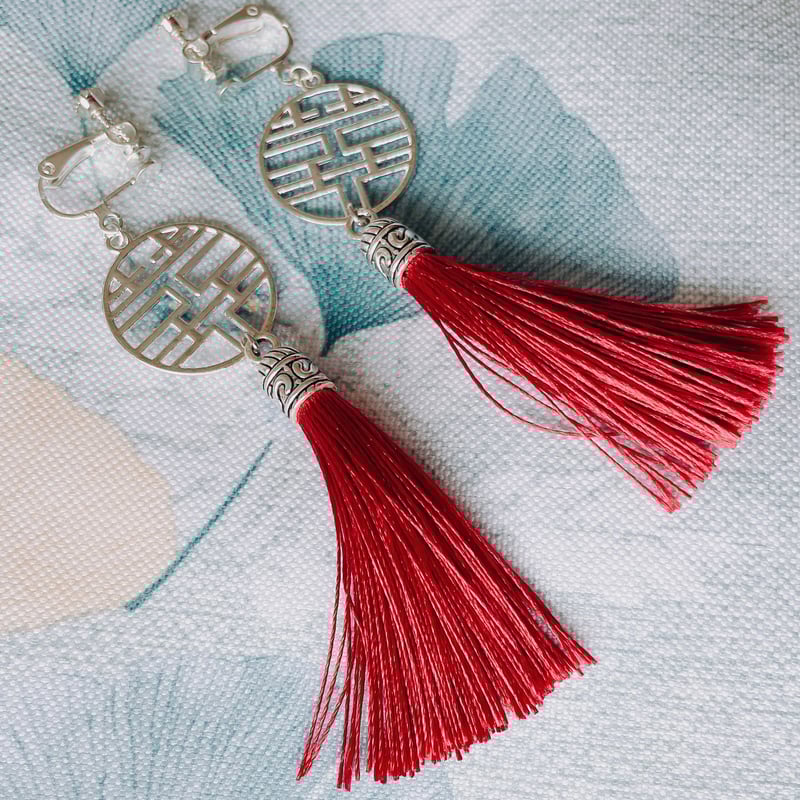 タッセルイヤリング 囍 チャイナ 揺れる 赤 シルバー 紅 中華 中華街