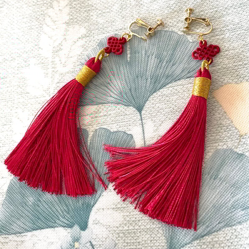 ロング タッセルイヤリング フリンジ 揺れる 金 中華 中華街 中国結