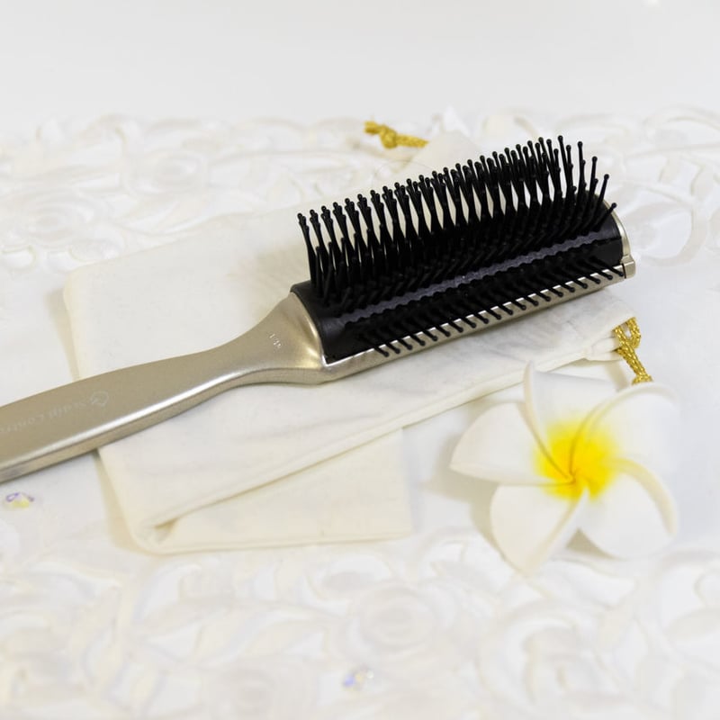 育毛・艶髪・リフトケアに｜遠赤外線スカルプマッサージブラシ」プロ