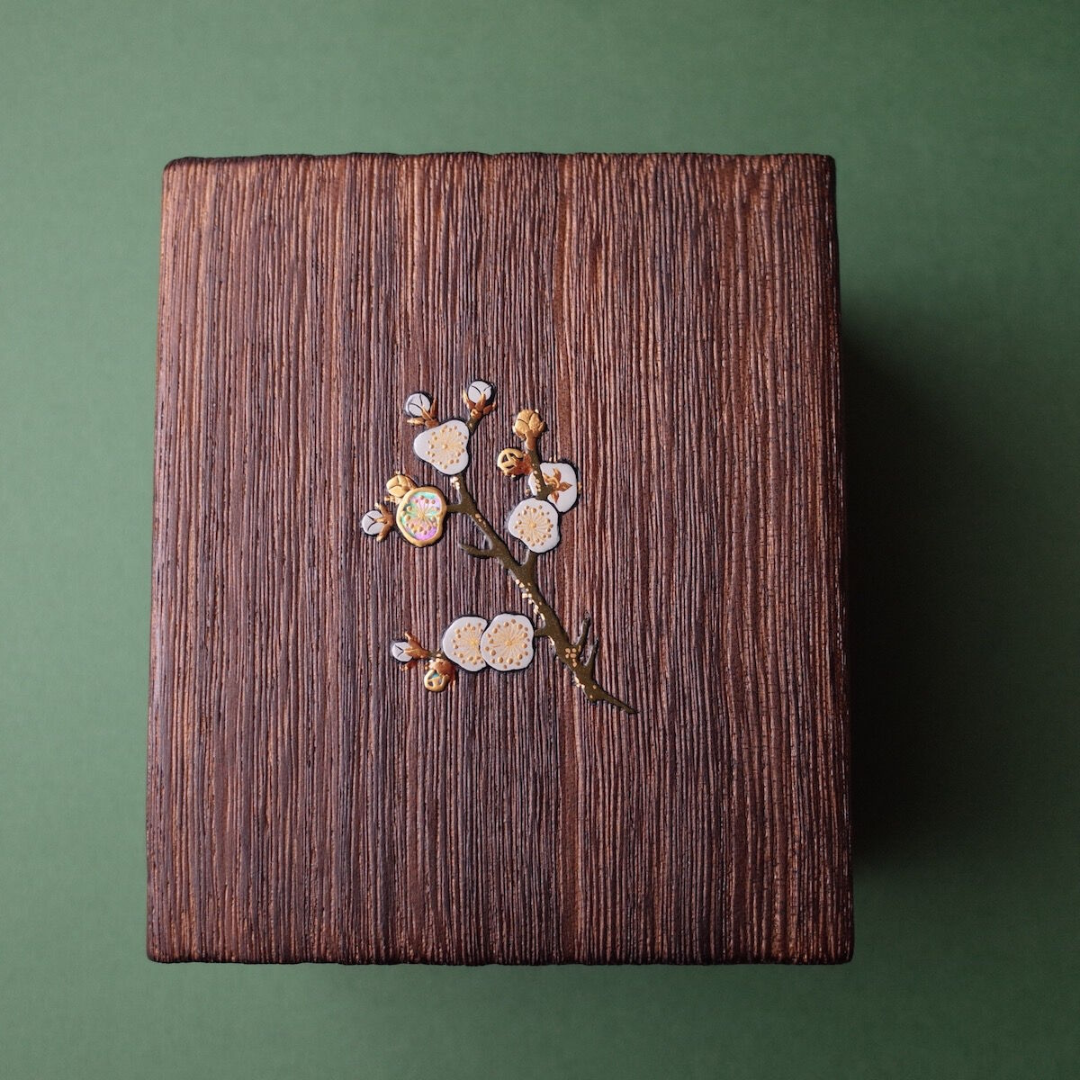 桐箱 枝梅蒔絵 | 金沢桐工芸 岩本清商店