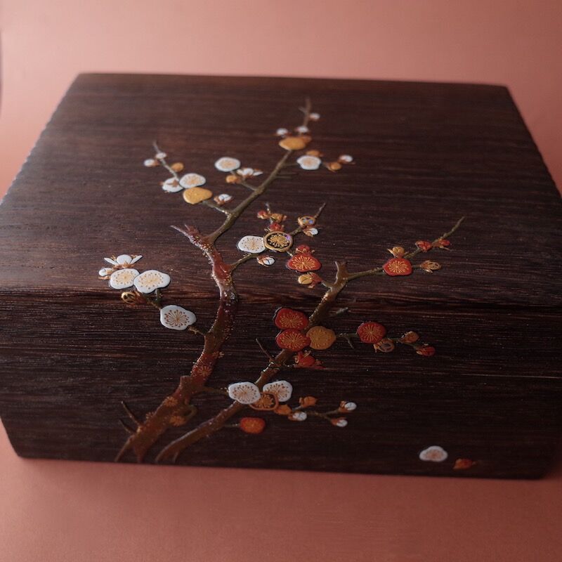 輪島塗 貴山堂 張間喜一監修 紅白梅蒔 共箱 文箱 輪島塗 貴山堂 張間喜一監修 紅白梅蒔 共箱 文箱