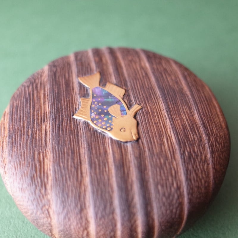 香合 山に雲／金魚蒔絵 | 金沢桐工芸 岩本清商店