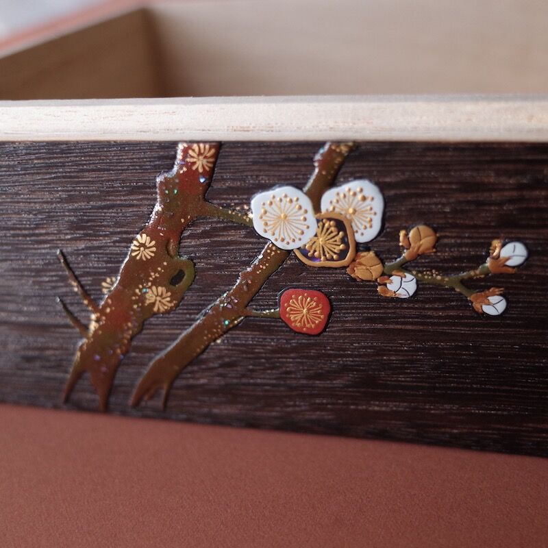 桐箱 紅白梅蒔絵 | 金沢桐工芸 岩本清商店