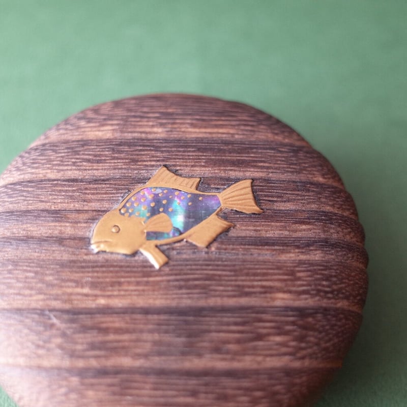 香合 山に雲／金魚蒔絵 | 金沢桐工芸 岩本清商店