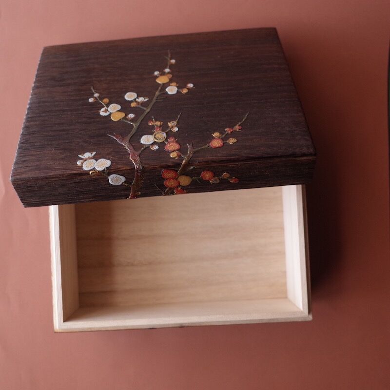 輪島塗 貴山堂 張間喜一監修 紅白梅蒔 共箱 文箱 輪島塗 貴山堂 張間喜一監修 紅白梅蒔 共箱 文箱 輪島塗 貴山堂