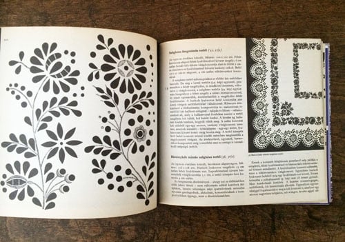 カロチャ刺繍　Kalocsai viragok 図案　ハンガリー洋書　レース HUNGARY EMBROIDERY BOOK ハンガリー カロチャ刺繍の本 Kalocsai