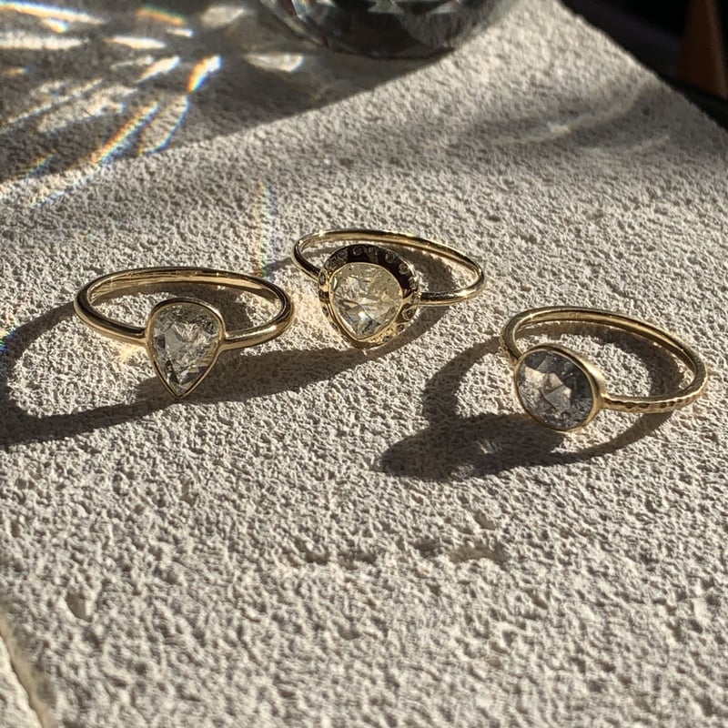 pt900 プラチナ V字 リング　ソルトアンドペッパーダイヤ　イデアジュエリー pt900 プラチナ V字 リング ソルトアンドペッパーダイヤ イデア