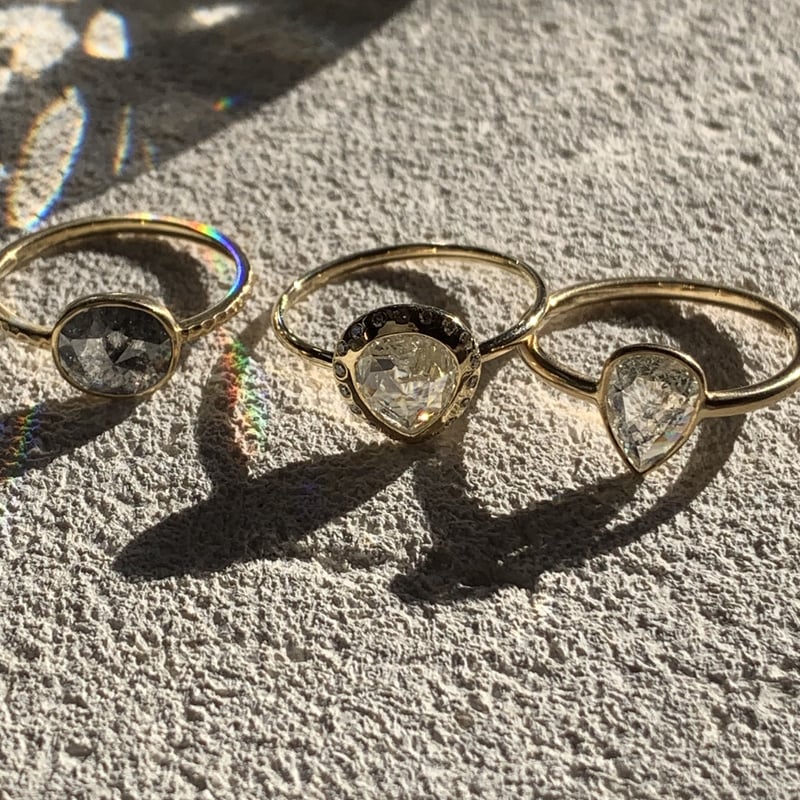 pt900 プラチナ V字 リング　ソルトアンドペッパーダイヤ　イデアジュエリー インドジュエリー ソルト&ペッパーダイヤモンドリング